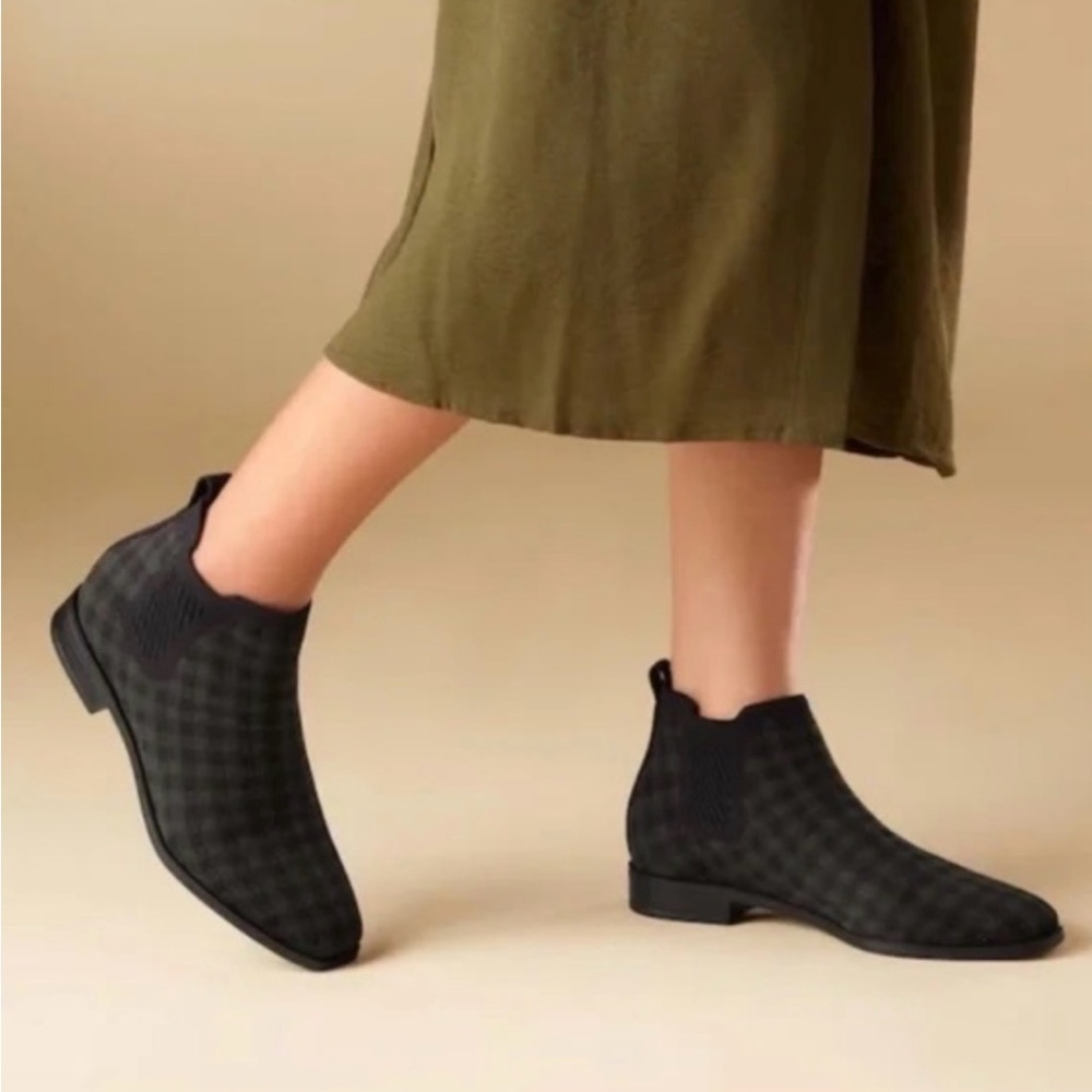 Vivaia Ryan slip on boot Olive and black plaid